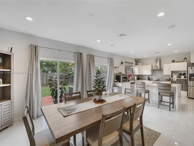 2944 NE 2nd Dr, Homestead FL 33033