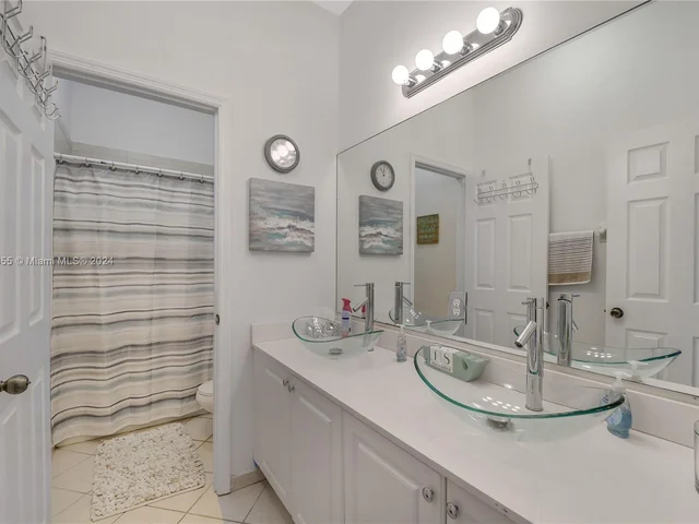 2944 NE 2nd Dr, Homestead FL 33033