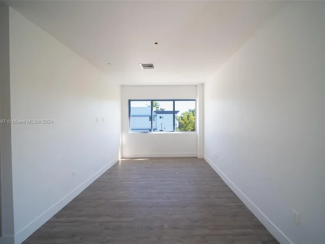 500 Foster Rd # B, Hallandale Beach FL 33009