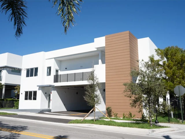 500 Foster Rd # B, Hallandale Beach FL 33009