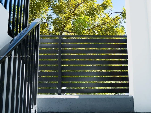 500 Foster Rd # B, Hallandale Beach FL 33009