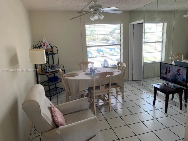 562 NW 98th Ct # 562, Miami FL 33172