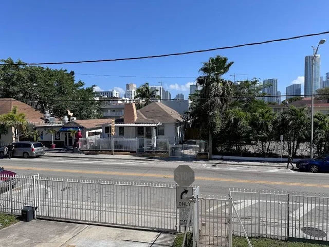 218 SW 8th Ave # 205, Miami FL 33130