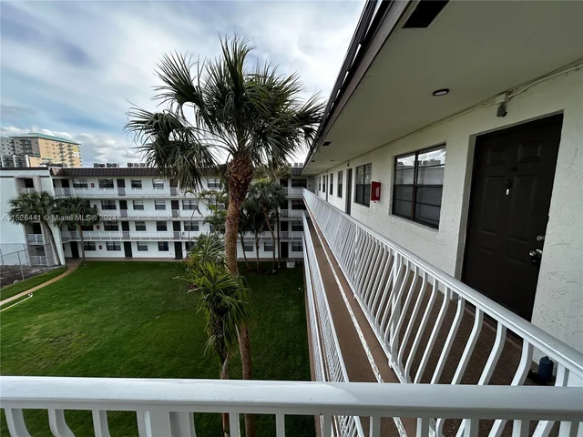 500 NE 2nd St # 418, Dania Beach FL 33004