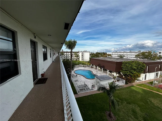 500 NE 2nd St # 418, Dania Beach FL 33004