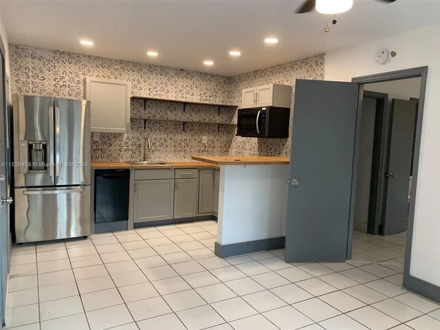 1418 SW 27th St # 4, Fort Lauderdale FL 33315