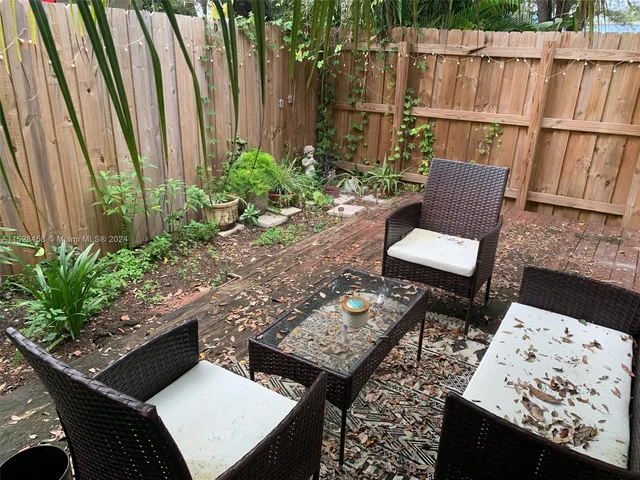 1418 SW 27th St # 4, Fort Lauderdale FL 33315