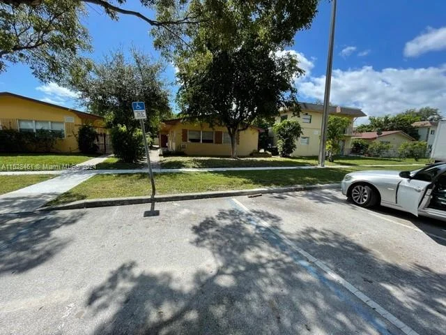 2048 NE 168th St # 3, North Miami Beach FL 33162