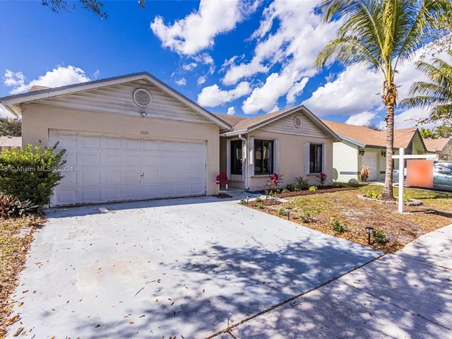 1020 SW 87th Ter, Pembroke Pines FL 33025