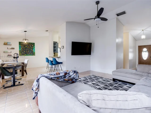 1020 SW 87th Ter, Pembroke Pines FL 33025