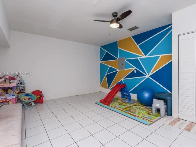 1020 SW 87th Ter, Pembroke Pines FL 33025