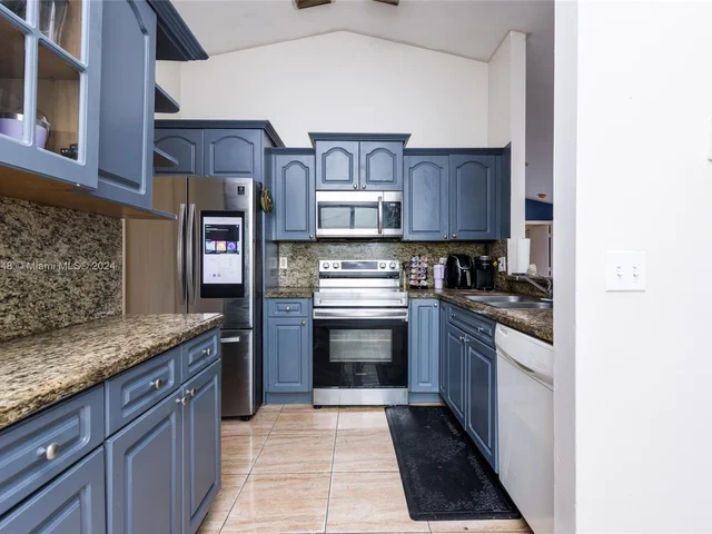 1020 SW 87th Ter, Pembroke Pines FL 33025