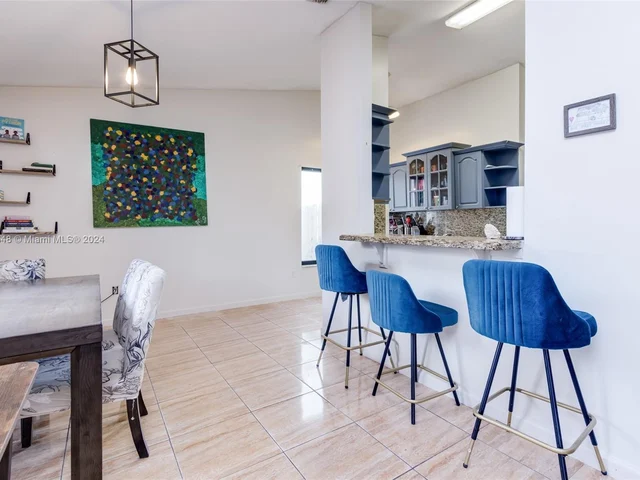 1020 SW 87th Ter, Pembroke Pines FL 33025