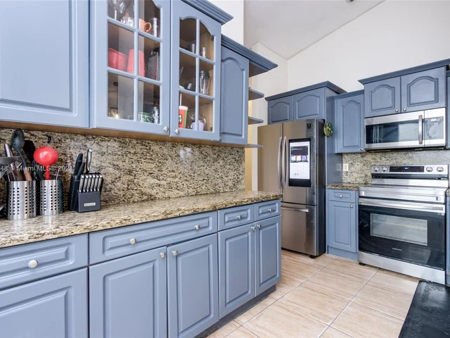 1020 SW 87th Ter, Pembroke Pines FL 33025