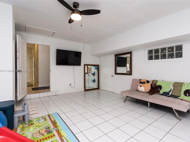 1020 SW 87th Ter, Pembroke Pines FL 33025