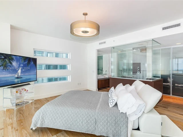 1040 Biscayne Blvd # 4402, Miami FL 33132