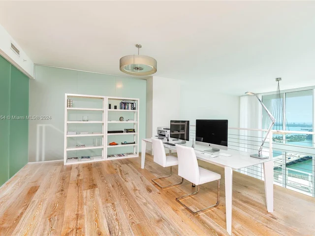 1040 Biscayne Blvd # 4402, Miami FL 33132