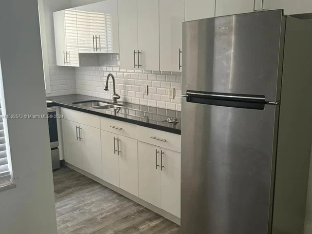 317 W 28th St # 6, Miami Beach FL 33140