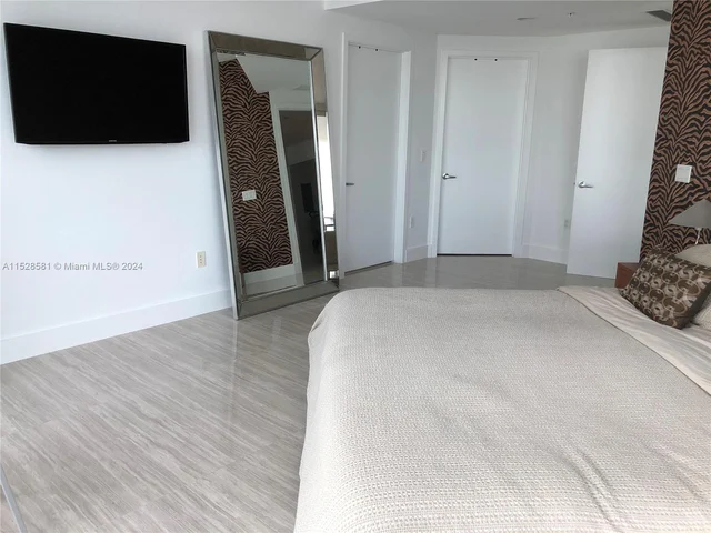 17301 Biscayne Blvd # 1107, North Miami Beach FL 33160