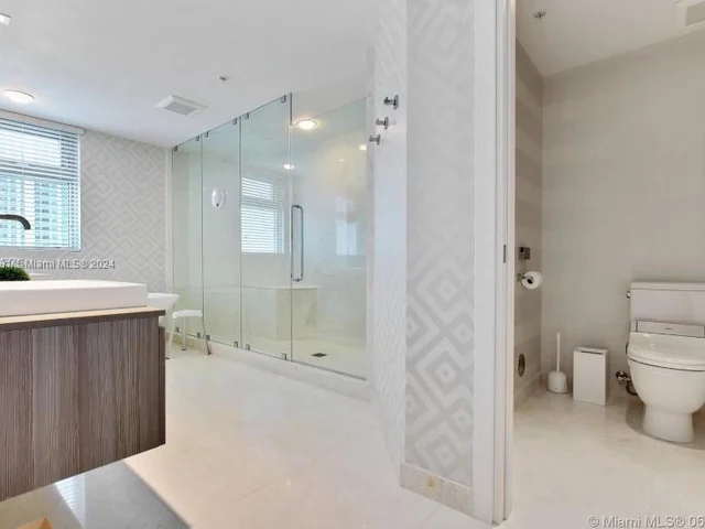 17301 Biscayne Blvd # 1107, North Miami Beach FL 33160