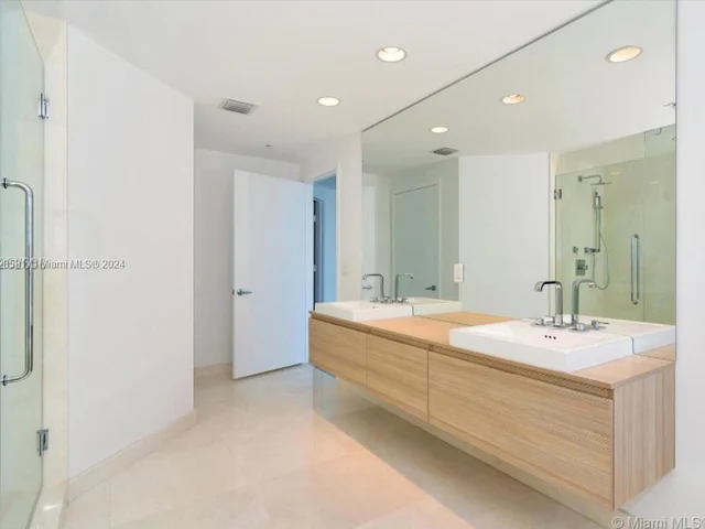 17301 Biscayne Blvd # 1107, North Miami Beach FL 33160