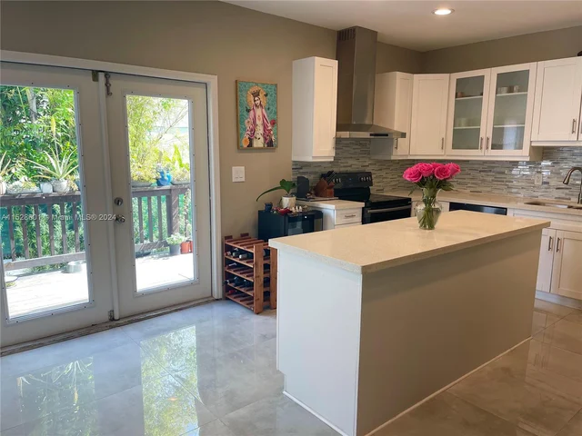 120 NW 49th St, Miami FL 33127