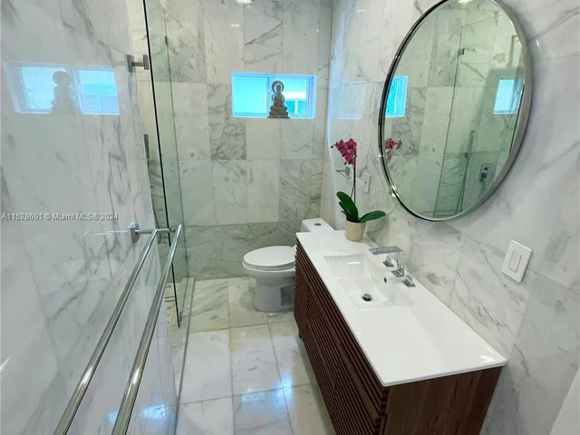 120 NW 49th St, Miami FL 33127