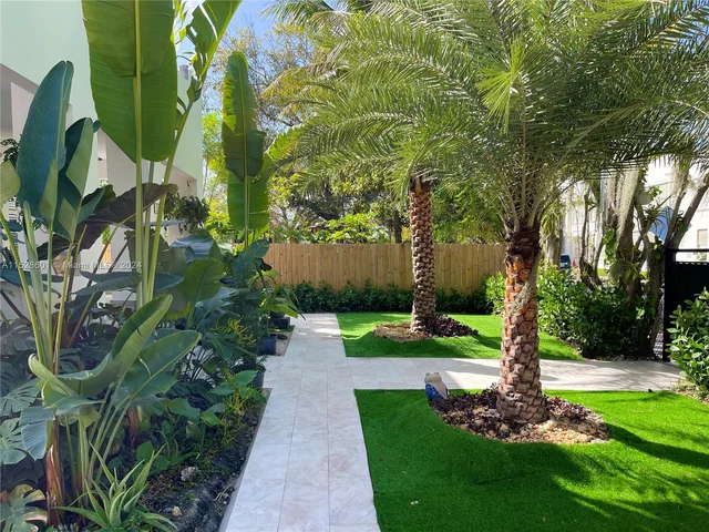 120 NW 49th St, Miami FL 33127