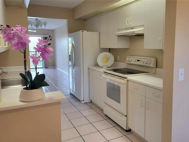 13705 SW 12th St # 304B, Pembroke Pines FL 33027