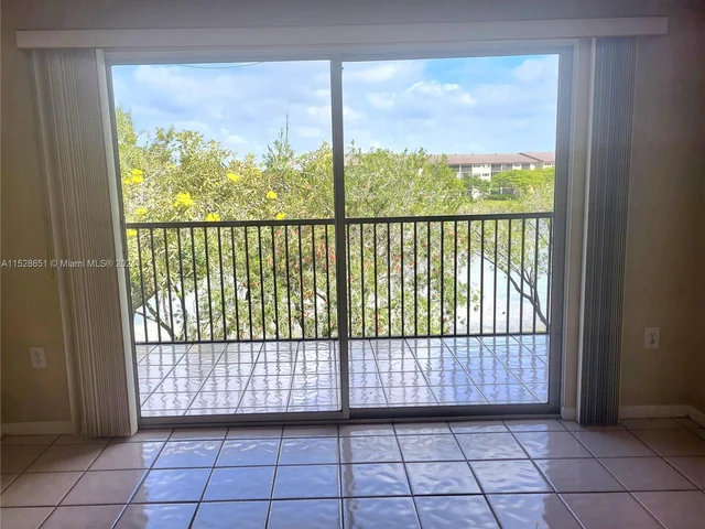 13705 SW 12th St # 304B, Pembroke Pines FL 33027