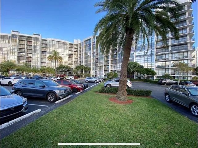 800 Parkview Dr # 511, Hallandale Beach FL 33009