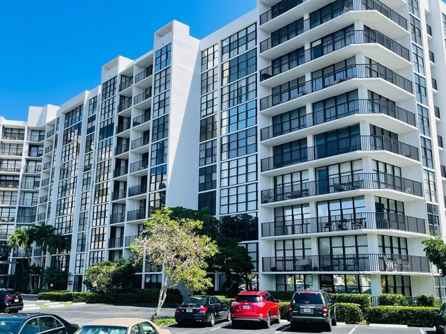800 Parkview Dr # 511, Hallandale Beach FL 33009