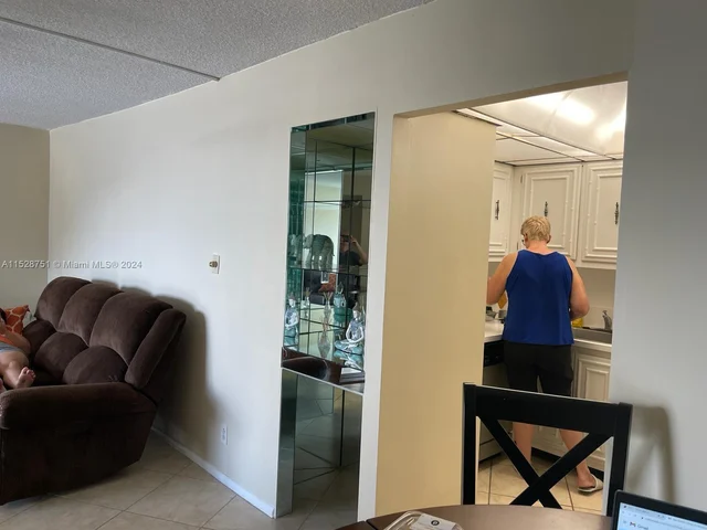 800 Parkview Dr # 511, Hallandale Beach FL 33009