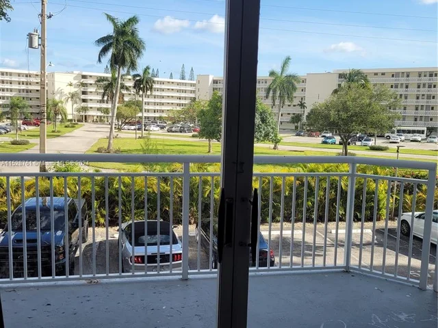 18031 Biscayne Blvd # 201, Aventura FL 33160