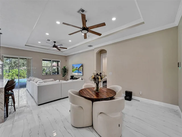 6435 SW 55th Pl, Davie FL 33314