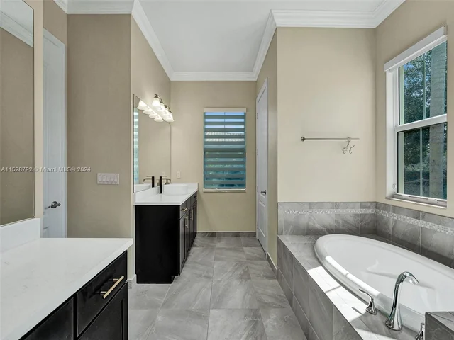 6435 SW 55th Pl, Davie FL 33314