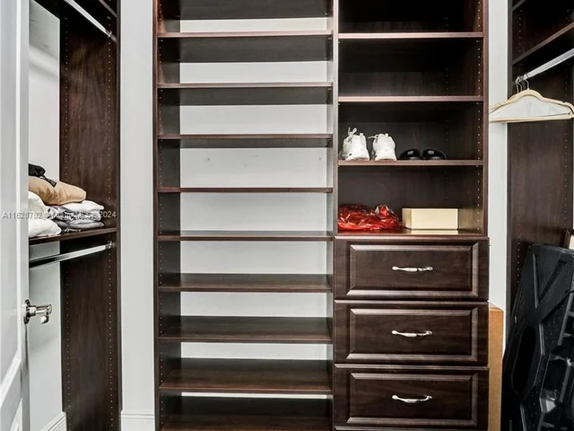 6435 SW 55th Pl, Davie FL 33314