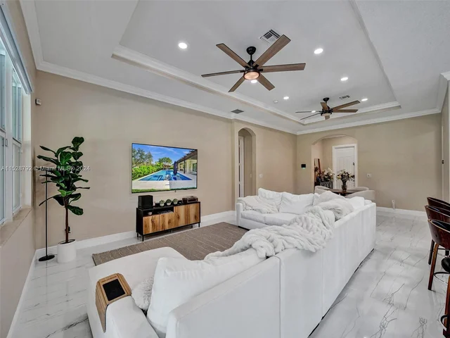 6435 SW 55th Pl, Davie FL 33314