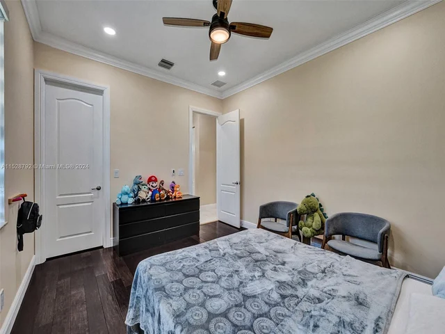 6435 SW 55th Pl, Davie FL 33314