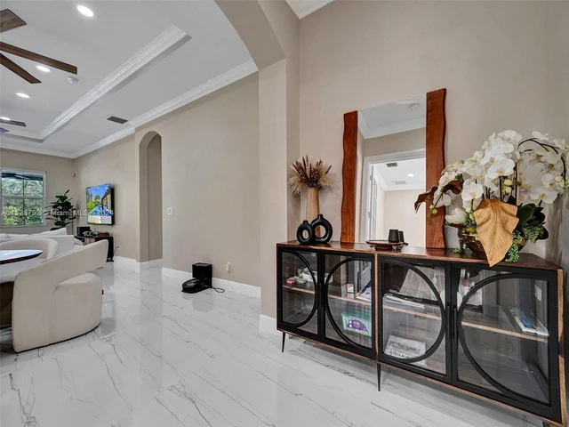 6435 SW 55th Pl, Davie FL 33314