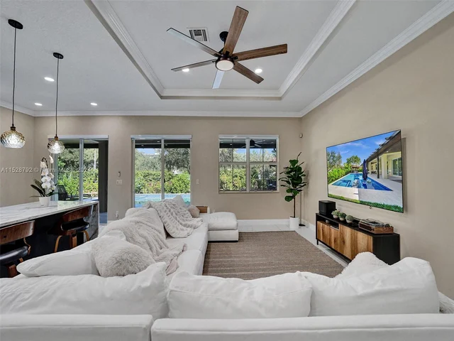 6435 SW 55th Pl, Davie FL 33314