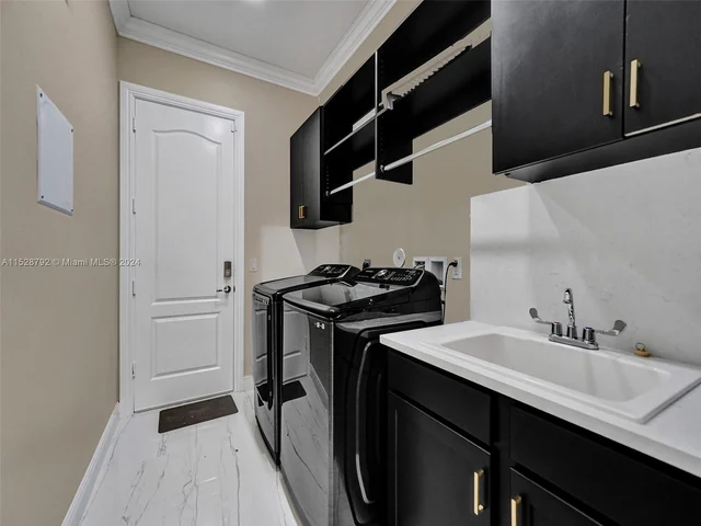 6435 SW 55th Pl, Davie FL 33314