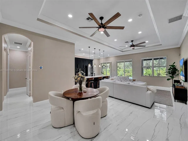 6435 SW 55th Pl, Davie FL 33314