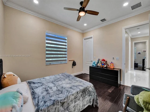 6435 SW 55th Pl, Davie FL 33314