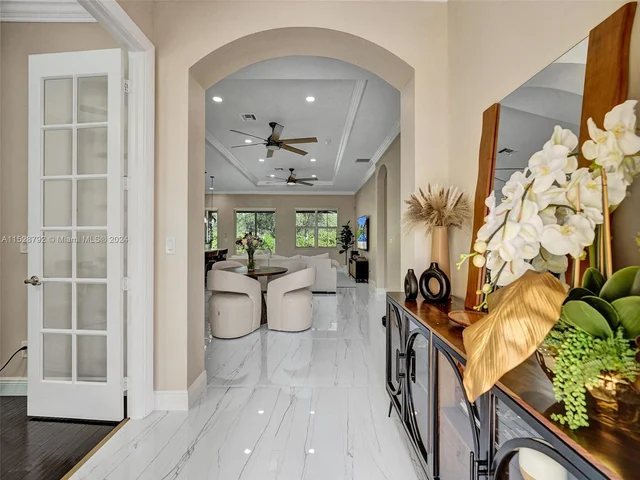 6435 SW 55th Pl, Davie FL 33314