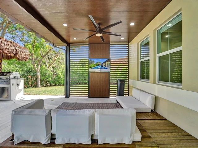 6435 SW 55th Pl, Davie FL 33314