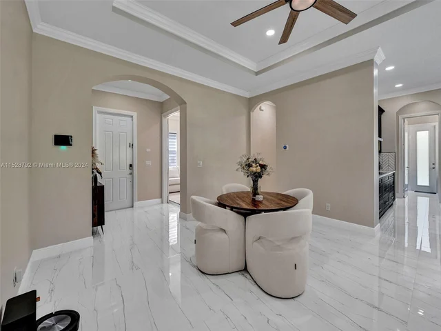 6435 SW 55th Pl, Davie FL 33314