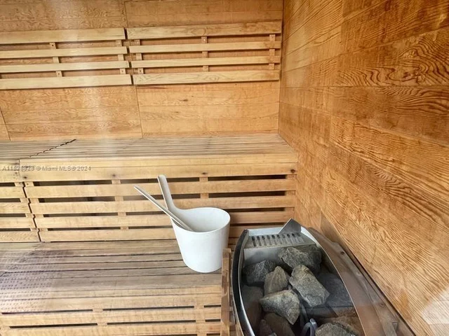 488 NE 18th St # 2900, Miami FL 33132