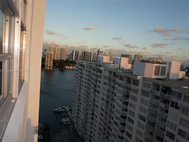 2750 NE 183rd St # 2303, Aventura FL 33160