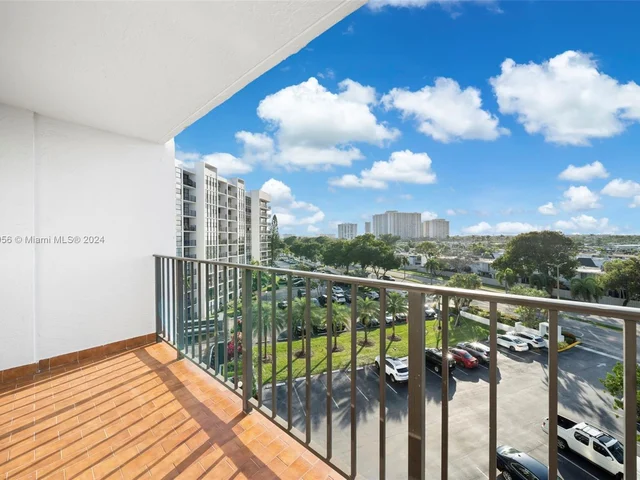 1000 Parkview Dr # 607, Hallandale Beach FL 33009